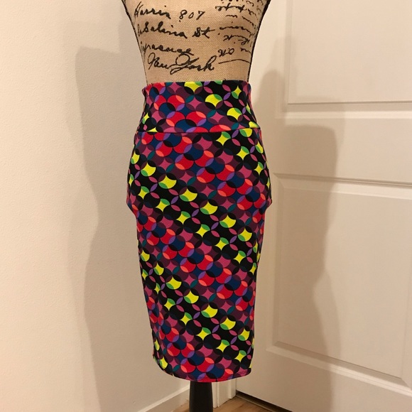 LuLaRoe Dresses & Skirts - Lularoe Cassie Pencil Skirt XS